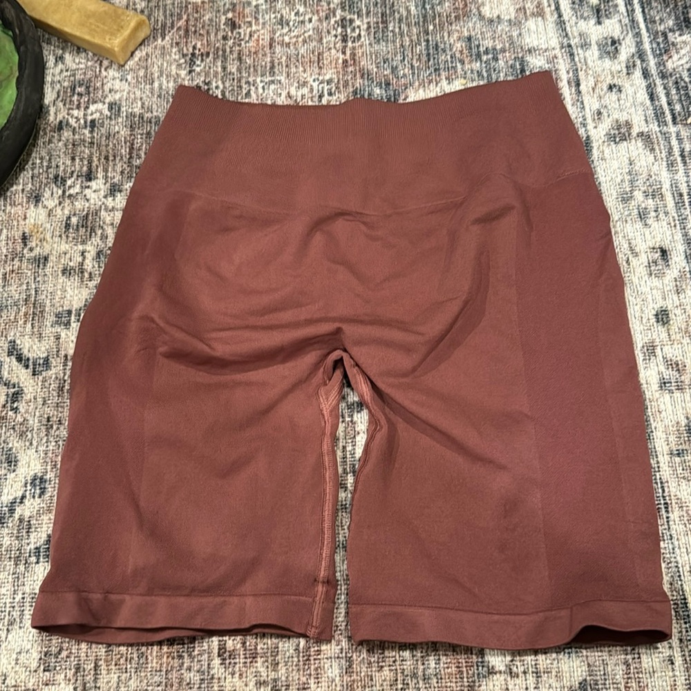 Alphalete Amplify Biker shorts L